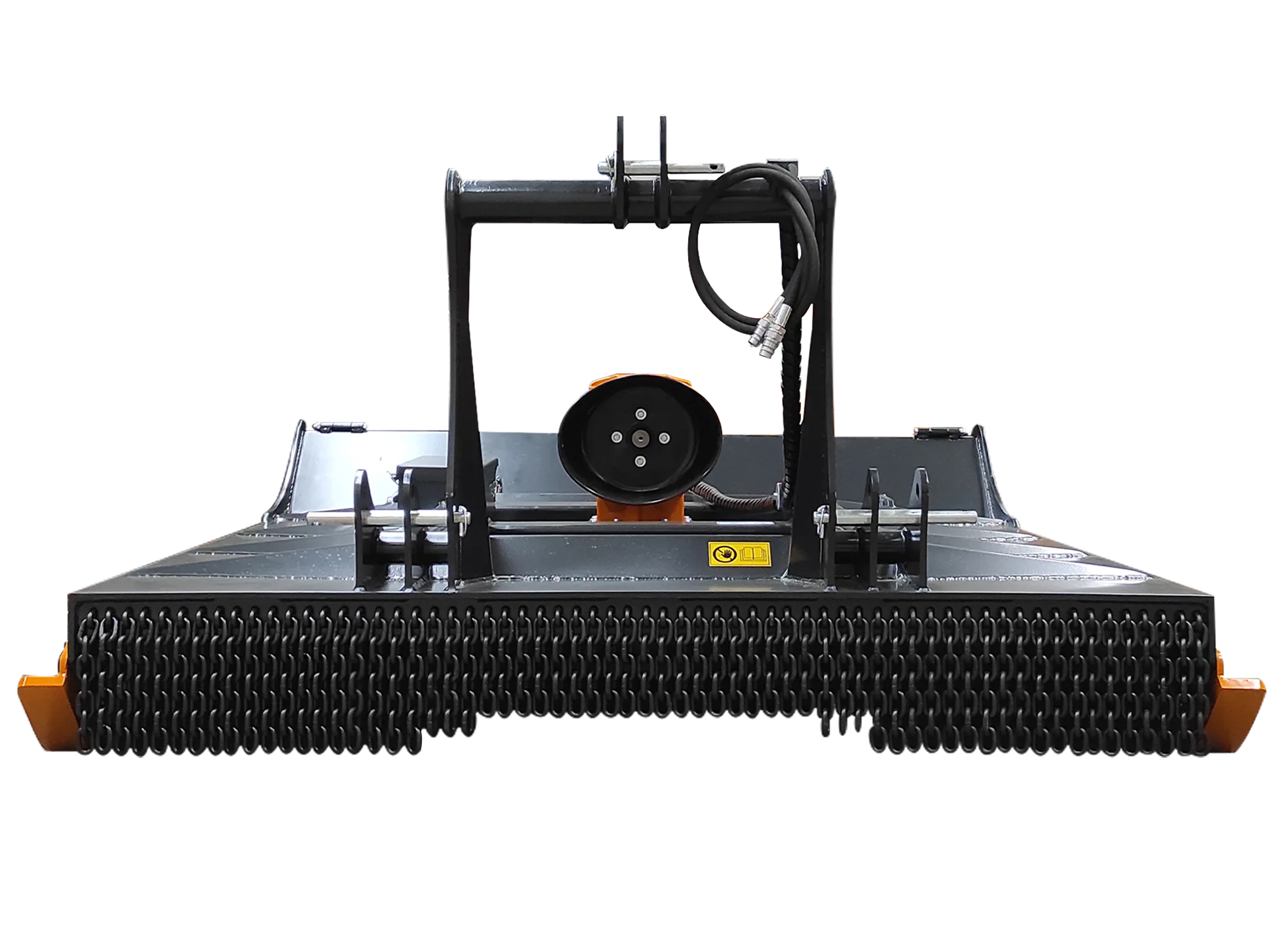 Vista frontal/traseira da Capinadeira RE-THOR F, destacando as correntes de proteção e o engate ao trator